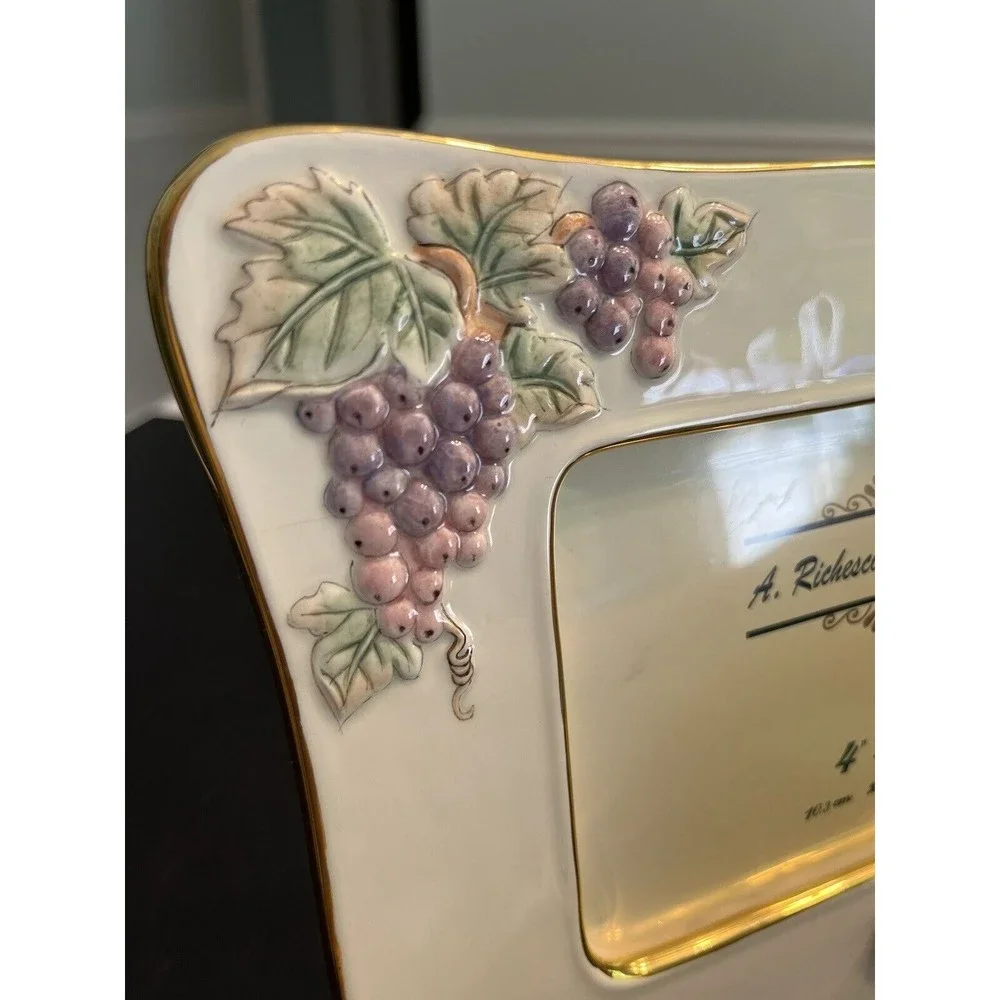 New ~ A Richesco 4x6 Ceramic Picture Picture Frame with Applied Grapes